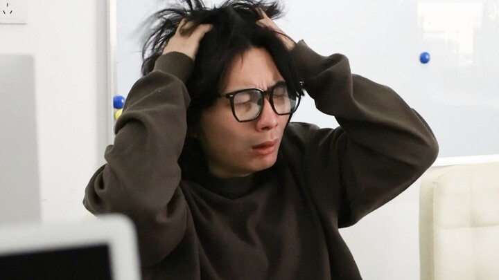 مُدمن العمل الإضافي يلتقي بمهرج المماطلة