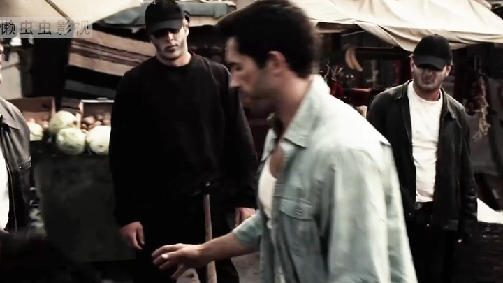 A man passing through a Mexican town was robbed—and messed with the wrong person, leading to an extr