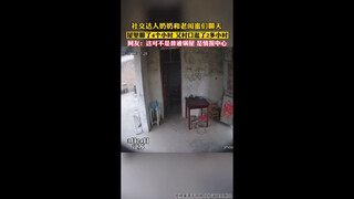 Một nhóm bà cụ đã trò chuyện trong nhà hơn bốn giờ
