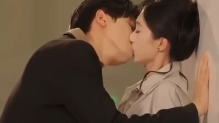 Pacarku selingkuh aku mencium CEO didepan umum tak disangka dia jatuh cinta