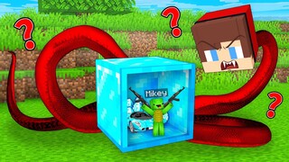 JJ SNAKE Attacked Mikey’s TINY BASE In DIAMOND BLOCK in Minecraft (Maizen)