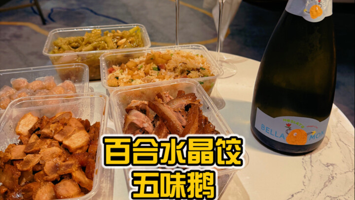 时间会告诉我们，简单的喜欢最长远，平凡中的陪伴最心安，懂你的人最温暖