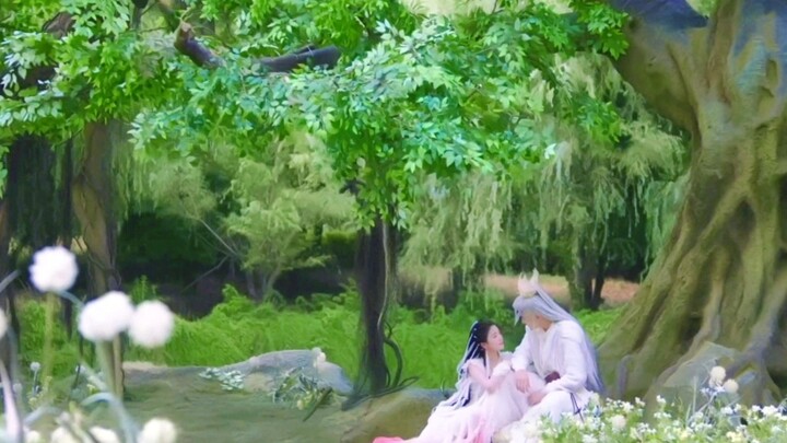 Who can understand the delicious taste of the forbidden love between this young couple?