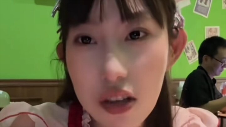 لا تقارن حجم طعامك الذي تُجبر نفسك على ابتلاعه بشهية ليانغ تسي!