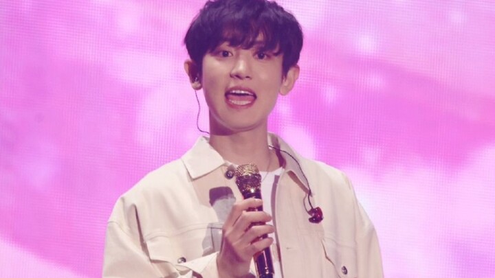 Panggung “Lucky” dari Meet & Greet Online EXO!