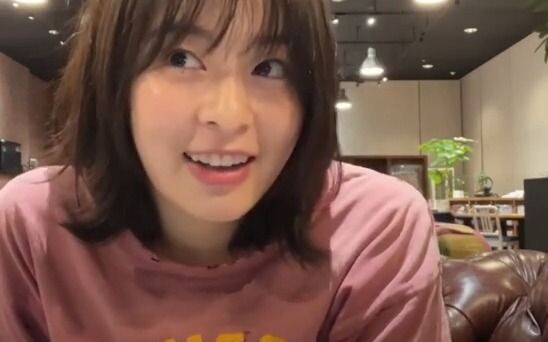 Hina yang sudah dewasa menantang kalimat terkenal "Sekarang akan cerah~"