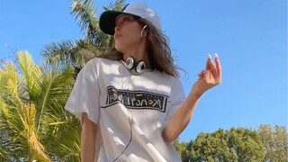 حرة وسهلة في الريح والشمس ~