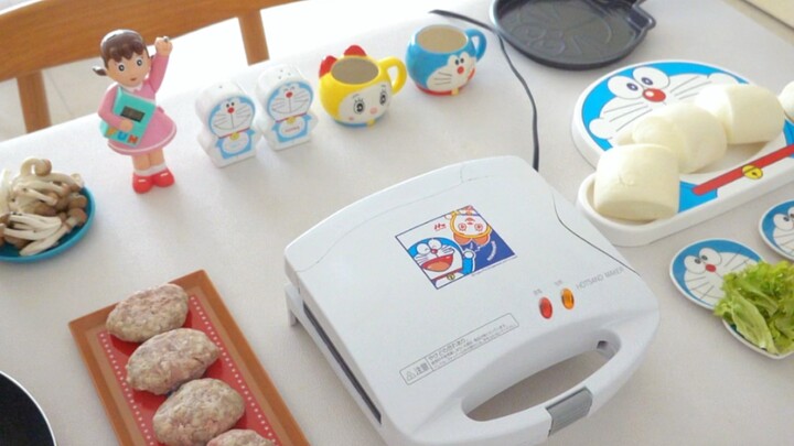 Who can resist the little buns with Doraemon printed on them?