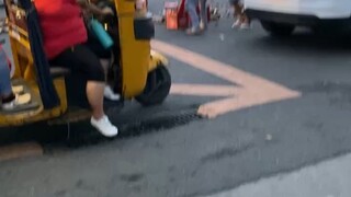 啤酒撒满街