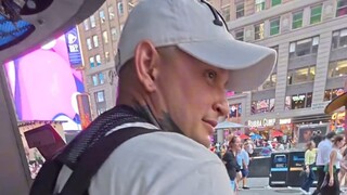 أجنبي يشتري طائرة صينية بالكامل نقدًا