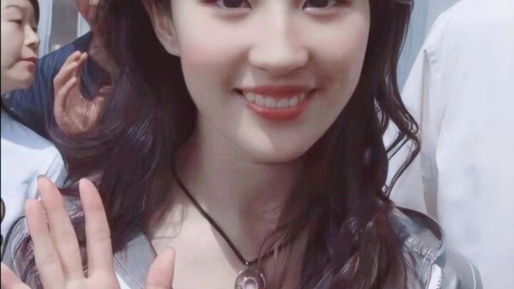 Ya ampun... cantik yang sekaligus memiliki konstitusi wajah kelas atas dan kulit bak dewa!!!
