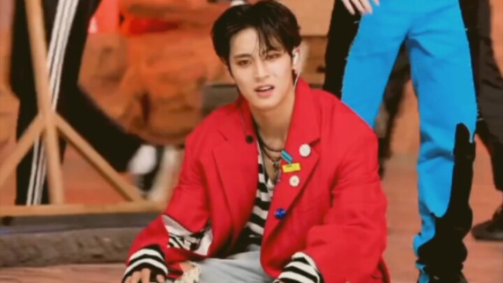 Idol lộ nguyên hình ngay khi nhạc dừng