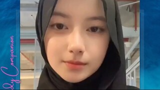 Cewek berhijab selalu tampil menawan dengan gaya sederhana namun penuh pesona. Karakter anggun, seny