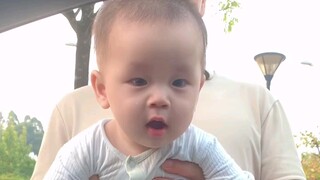 路边等麻麻，从无精打采到看到妈妈两眼发光的手舞足蹈，真的爱的具象化了