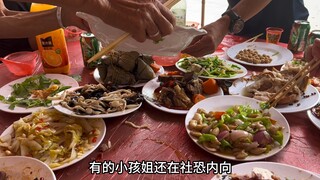 Đội hình tiệc ăn này đã đạt đến đỉnh cao với mười ngàn người hùng mạnh