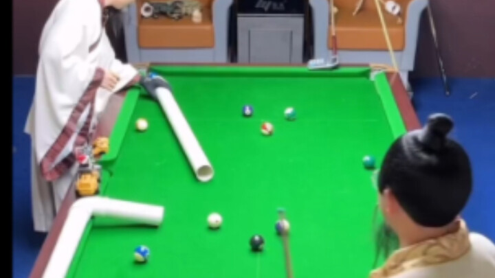 “Bola Ini Keren atau Nggak?”