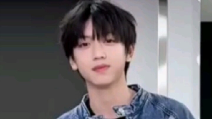 รูปร่างแบบนี้หรือที่นักเรียนมัธยมต้นชายควรมี? การเต้นคัฟเวอร์เพลง "ผู้หญิง" ของ Doja Cat [Zhang Guiy