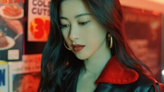 Chị gái đi bộ, chỉ số quyến rũ: 100%