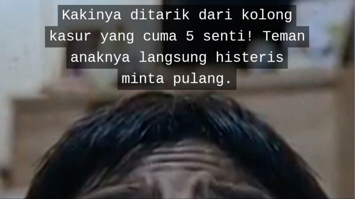 Teman anak yang ketakutan minta pulang karena kakinya ditarik dari kolong kasur yang sangat sempit