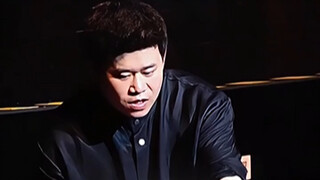 爱情长久的唯一办法，就是两个人的执着