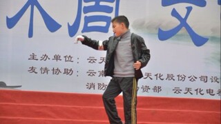 In November 2013, the primary school up master performed Michael Jackson's "Billie Jean" for the fir