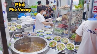 Phát Hiện Quán Phở Siêu Ngon Ngày Bán Hết Ba Nồi Khổng Lồ Hơn Ngàn Lít