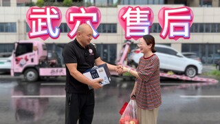 Seorang wanita cantik membeli mobil dari influencer ternama Xiao Hu yang memiliki jutaan pengikut, t