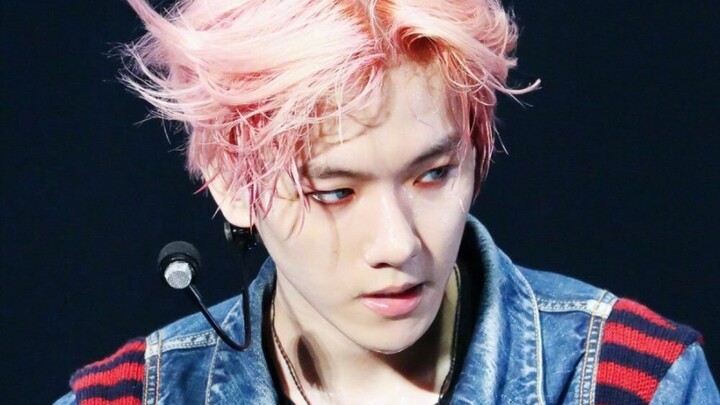 Shocking: An Idol Was Applying a Face Mask on the Way Home from Work!