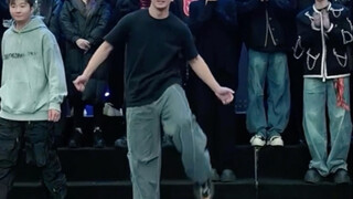 雪饼猴竟然会跳街舞 不错不错