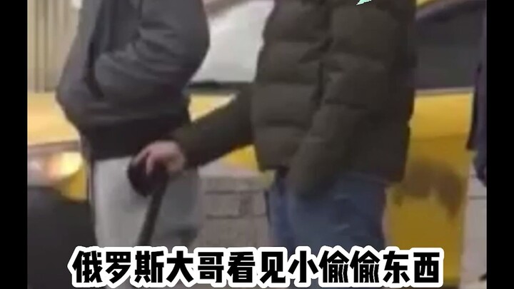 Có thể thấy anh chàng người Nga đến nỗi răng hàm gần như nghiến nát.