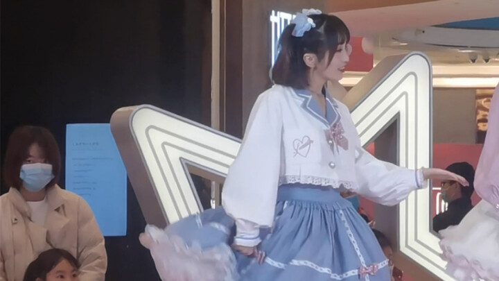 超元气！在LIVE上跳了《抚摸抚摸》，被自己可爱到了(•̀ω•́)✧
