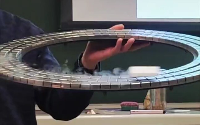 التجربة الصفية في جامعة تشينغهوا، رغم عدم فهمي لها، إلا أنها كانت مذهلة جدًا.