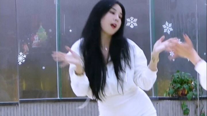 Đừng nhìn, tôi mặc rồi!