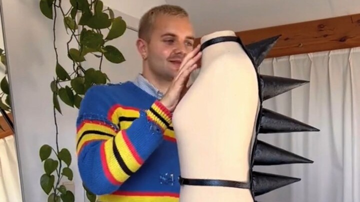 Haima International Media | Overseas Influencer Crafts Super Cool Spiky Accessories!