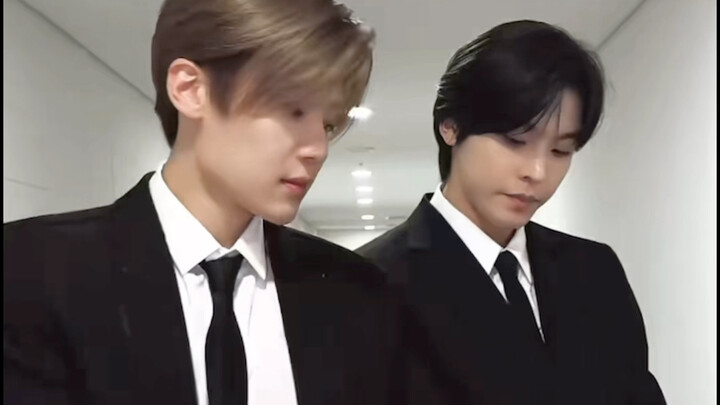 Seberapa besar perbedaan gaya antara grup kakak dan grup adik dalam sebuah grup?