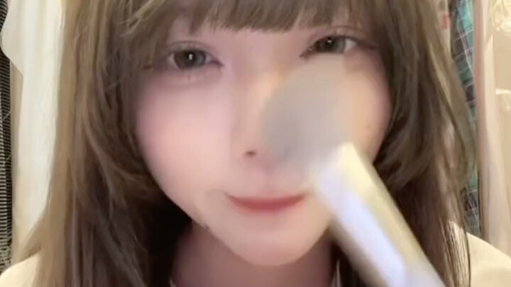 This kind of bangs are really super cute!