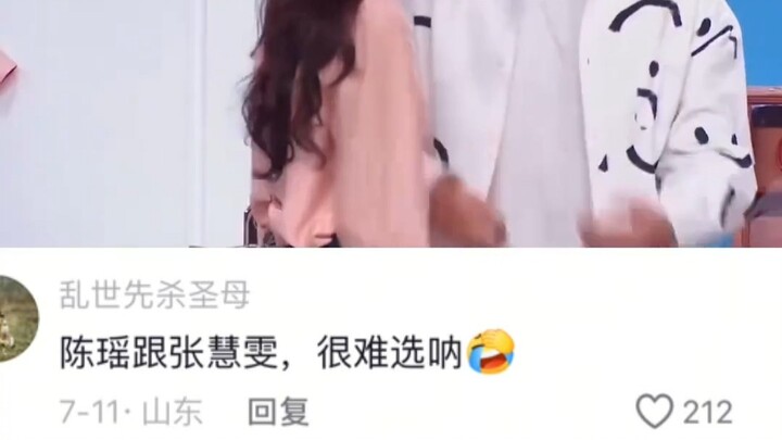 Khán giả dưới khán đài thật ăn ý, cười hết sức nhiệt tình.