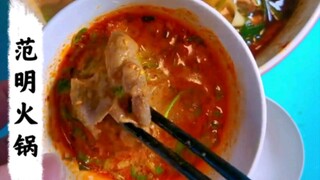 This pot has meat, noodles, wine and vegetables. In one word: it's delicious...