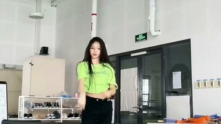 IVE's seventh member applied for debut! [17-year-old high school student] Cover dance Love Dive