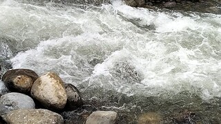 lakas ng agos buti nalang hindi tumama sa bato😁🙏