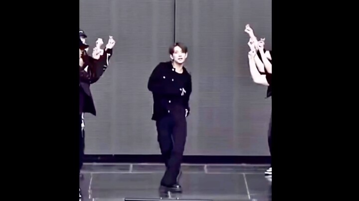 姐姐你又背着我们升级了？（纯伴奏）