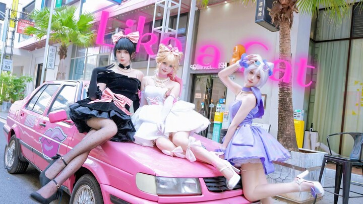 Game for Peace: Three Cats Perform a Hot Dance! Catwalk with Graceful, Playful Steps Like a Cat