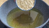 [Makanan]menuangkan semangkok cereal ke minyak panas