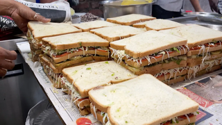 แซนด์วิชผักโอเวอร์โหลดของมุมไบ อาหารอินเดียริมถนน