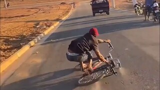 لقطات نادرة لتطويع البشر الأوائل للدراجات البرية