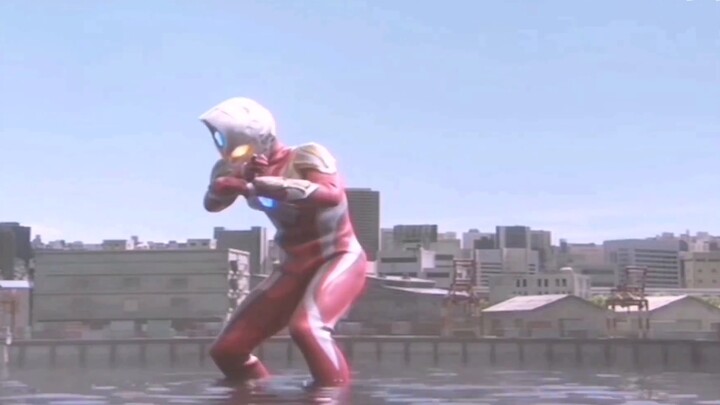 Video patung pasir lucu yang ingin dihapus Ultraman dalam mimpinya, seluruh prosesnya berenergi ting