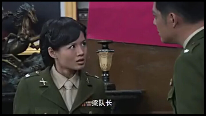 الذراع مصابة، يعني هو عميل متسلل.. فمن هو حقًا؟