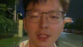 เป็นเวลาห้าทุ่มเมื่อพวกเขาออกมาจากลานกลาง เด็กหญิงสองคนที่ร่วมอยู่ในเหตุการณ์ปรากฏตัวขึ้นเป็นครั้งแร