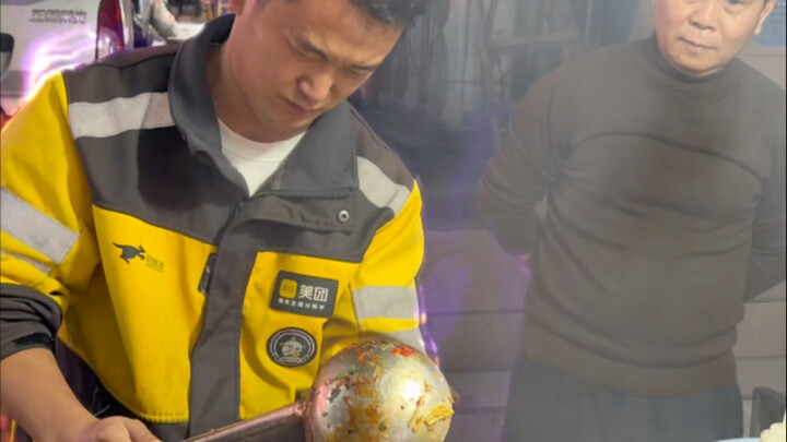 Hidden talents on the streets of Chengdu: Firepower Teens’ stir-fried noodles #ChengduFood #Let’sHav