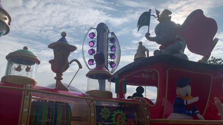 Disney Happy Haunted Parade